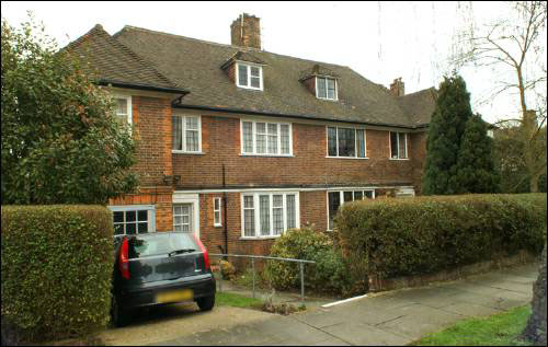 01 Milton Close